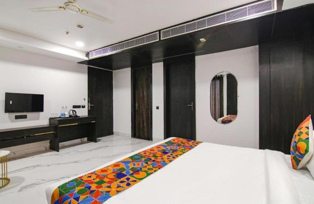 Hotel Grey Sky New Delhi Exterior photo